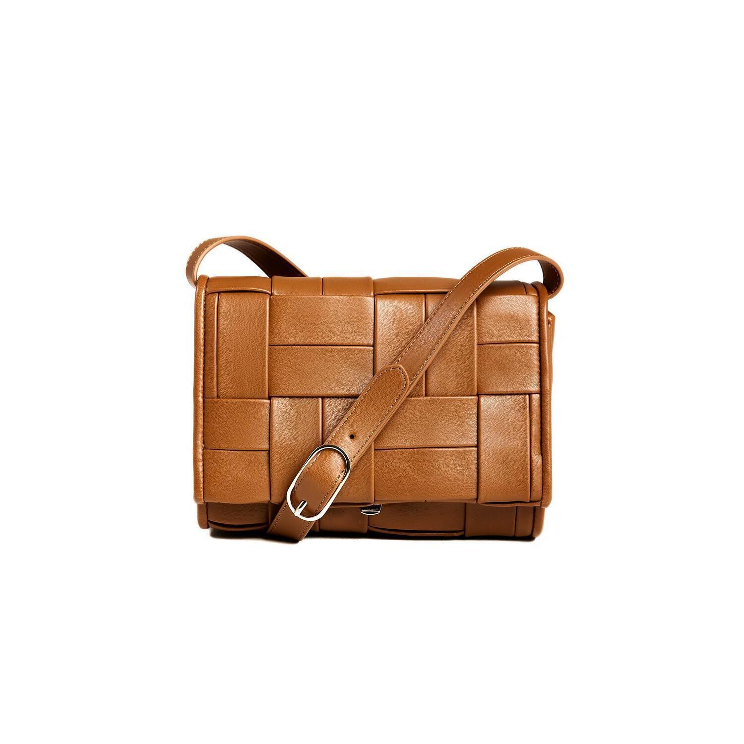 New Themoir Women's Feronia Flat Weaved Bag In Toffee